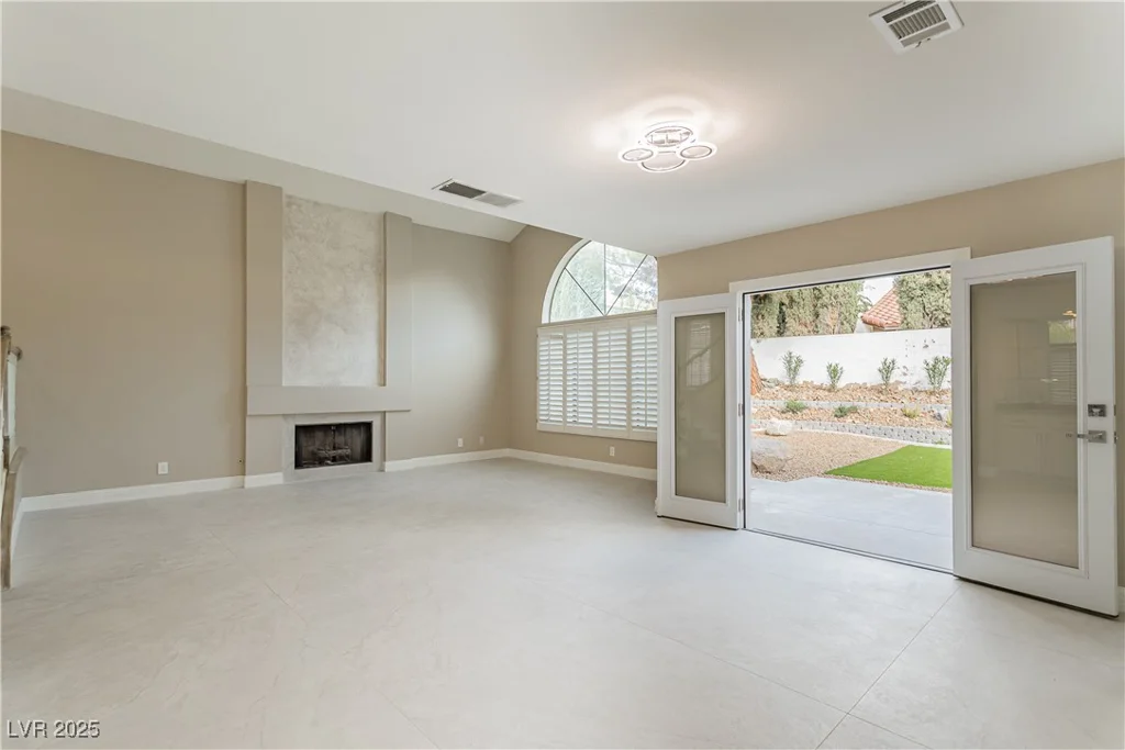 9004 Crystal Glass, Las Vegas, NV 89117