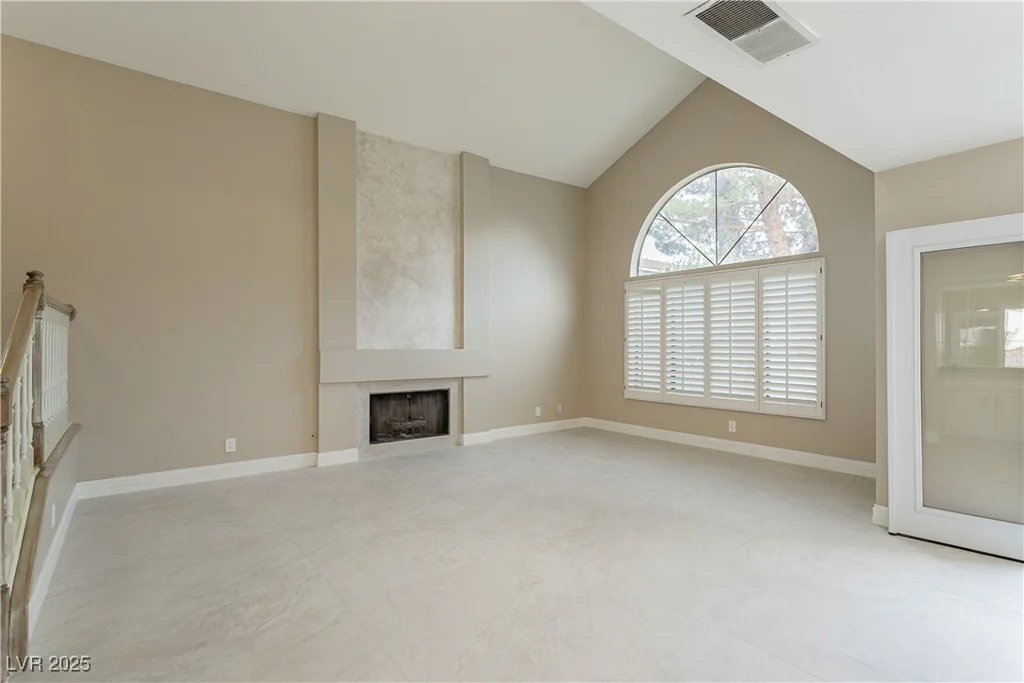 9004 Crystal Glass, Las Vegas, NV 89117