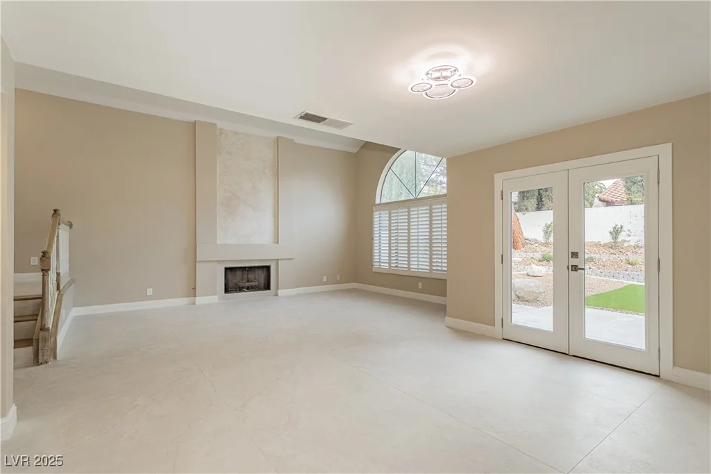 9004 Crystal Glass, Las Vegas, NV 89117