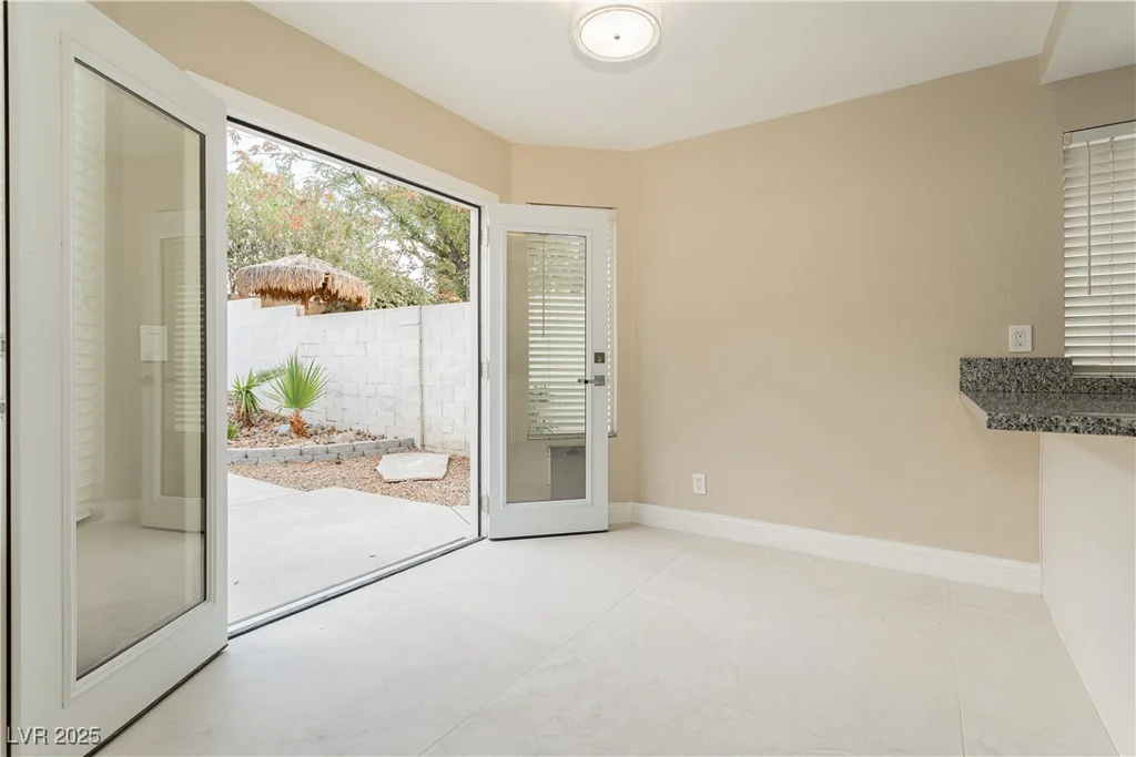 9004 Crystal Glass, Las Vegas, NV 89117