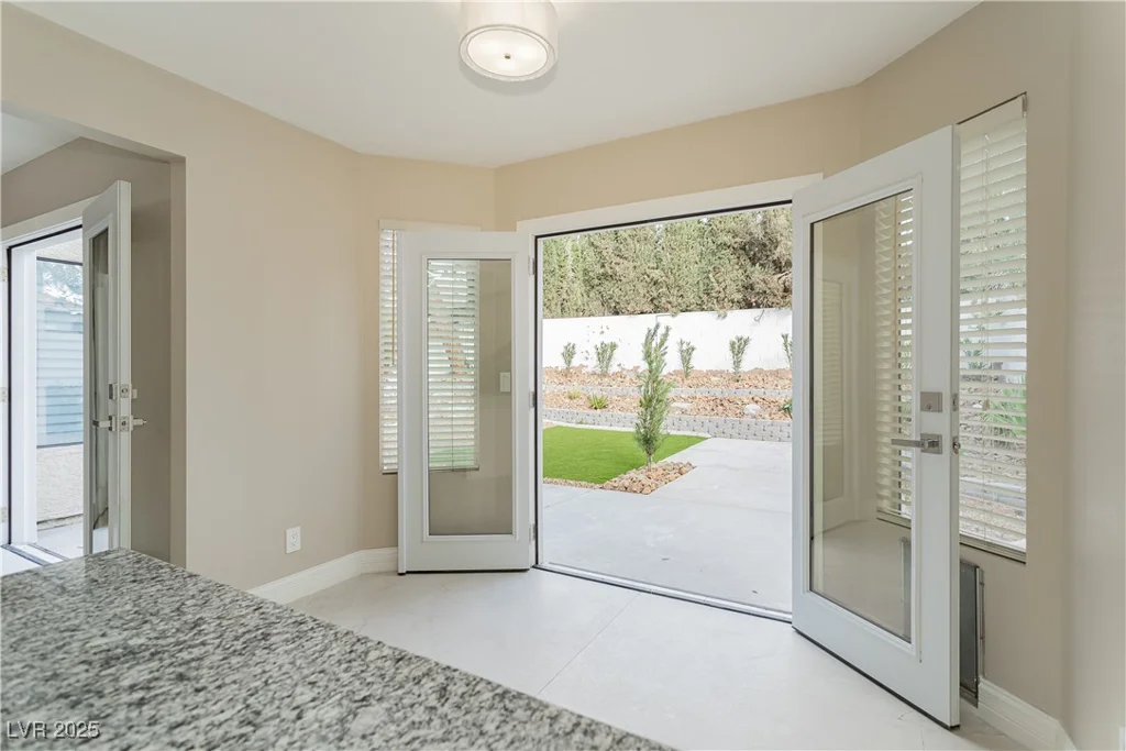 9004 Crystal Glass, Las Vegas, NV 89117