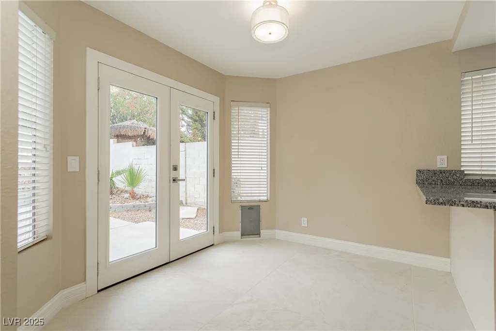 9004 Crystal Glass, Las Vegas, NV 89117