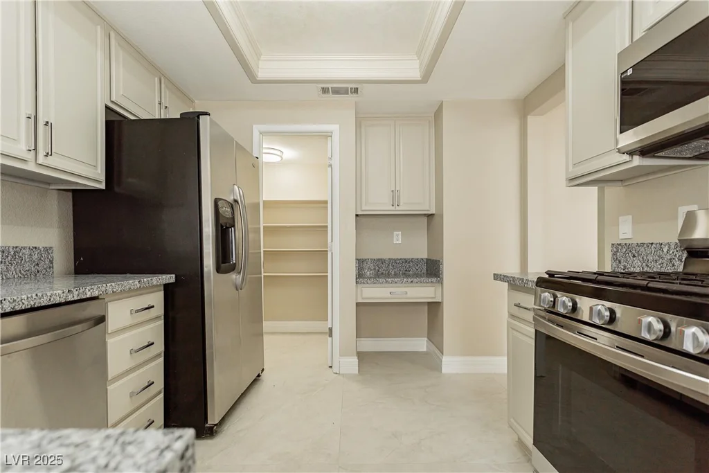 9004 Crystal Glass, Las Vegas, NV 89117