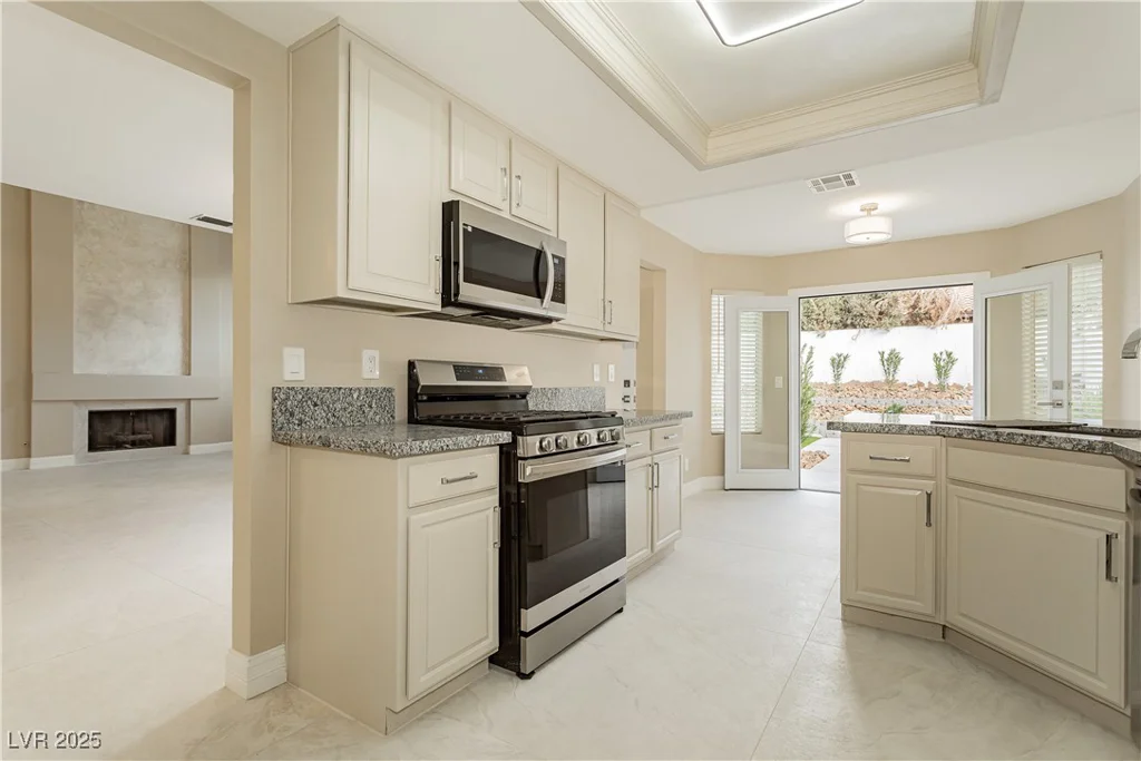 9004 Crystal Glass, Las Vegas, NV 89117