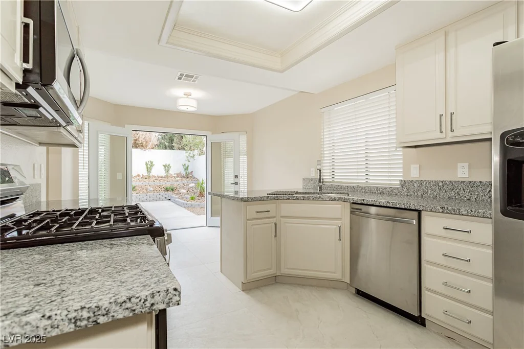 9004 Crystal Glass, Las Vegas, NV 89117