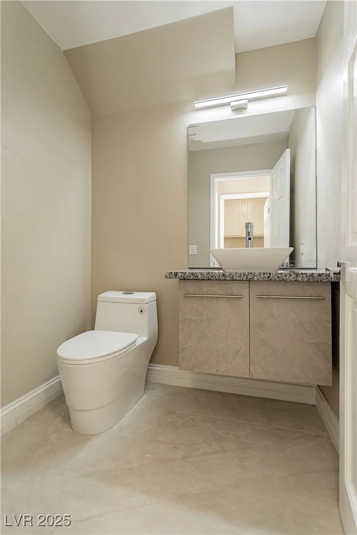 9004 Crystal Glass, Las Vegas, NV 89117