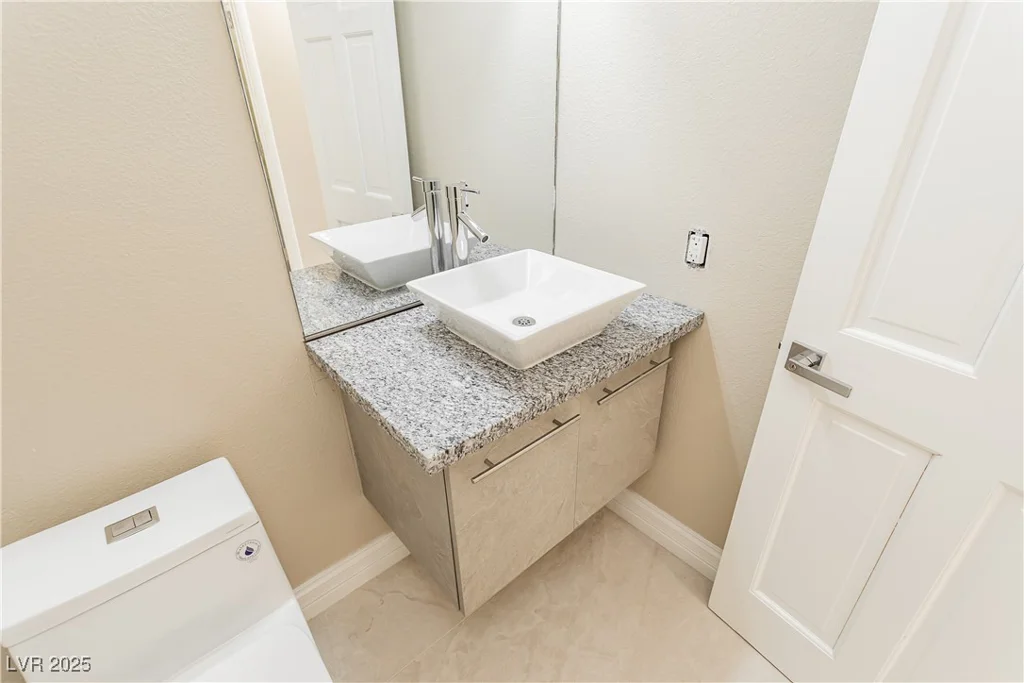 9004 Crystal Glass, Las Vegas, NV 89117