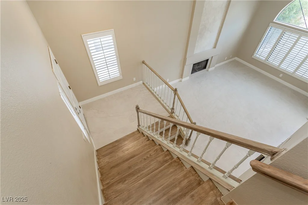 9004 Crystal Glass, Las Vegas, NV 89117