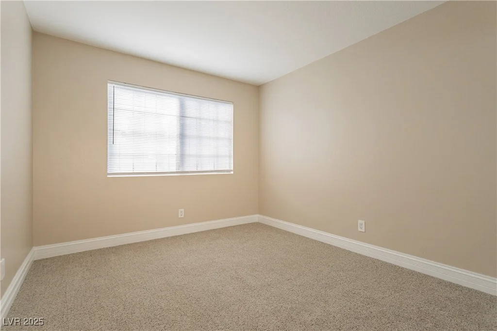 9004 Crystal Glass, Las Vegas, NV 89117