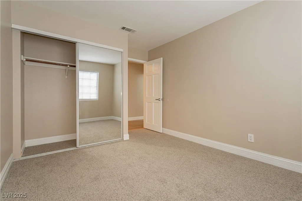 9004 Crystal Glass, Las Vegas, NV 89117