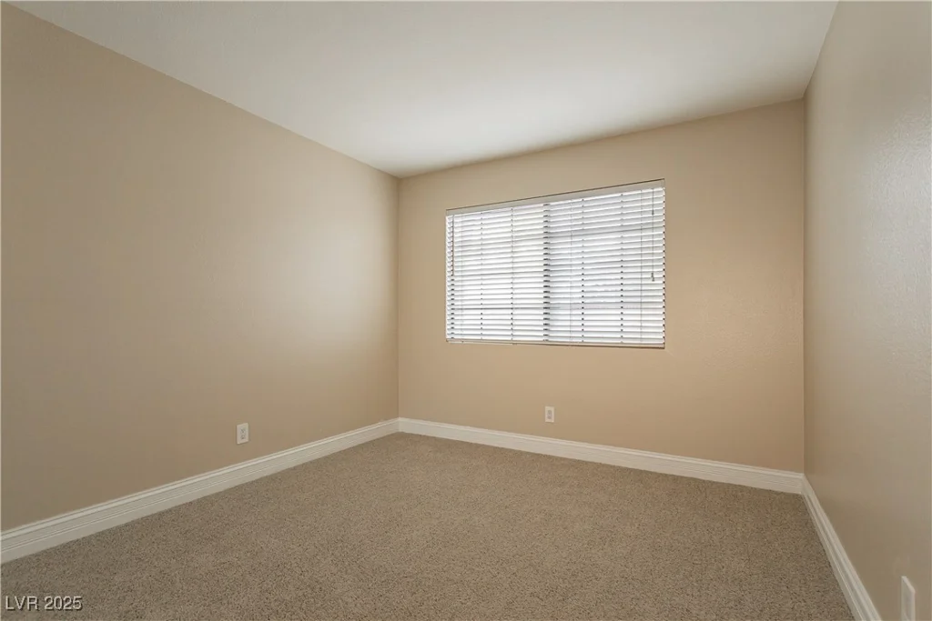 9004 Crystal Glass, Las Vegas, NV 89117