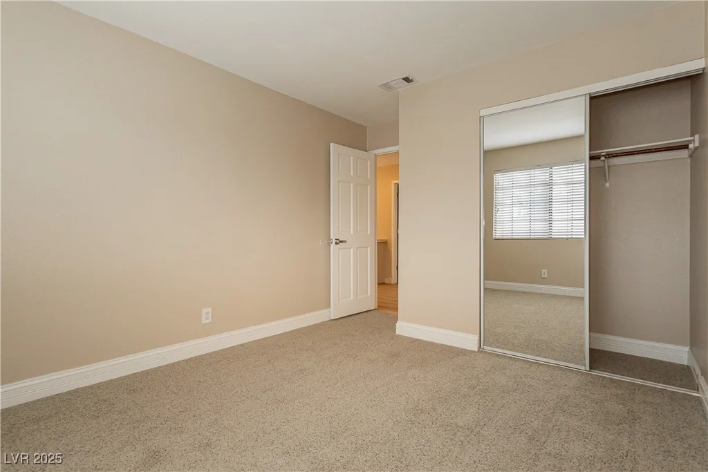 9004 Crystal Glass, Las Vegas, NV 89117