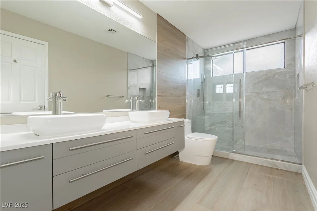 9004 Crystal Glass, Las Vegas, NV 89117