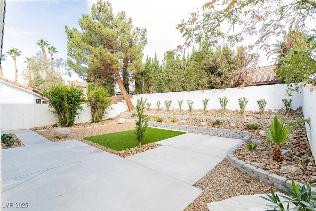 9004 Crystal Glass, Las Vegas, NV 89117
