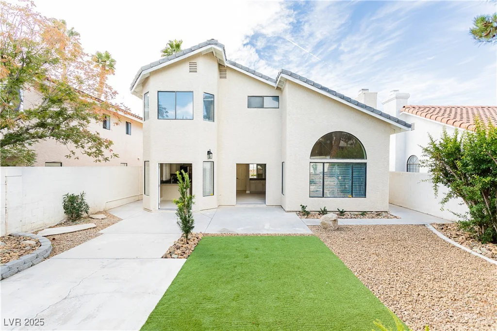 9004 Crystal Glass, Las Vegas, NV 89117