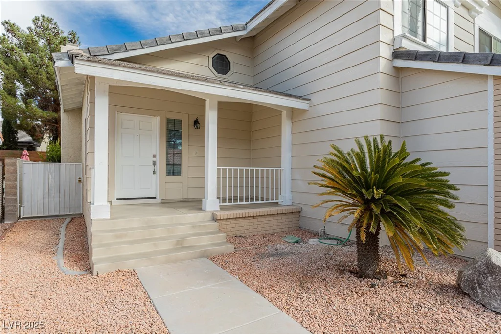 9004 Crystal Glass, Las Vegas, NV 89117