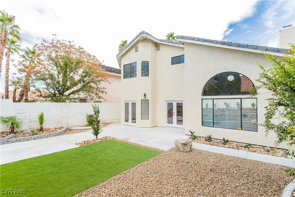 9004 Crystal Glass, Las Vegas, NV 89117