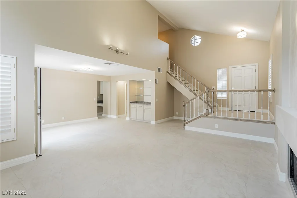 9004 Crystal Glass, Las Vegas, NV 89117