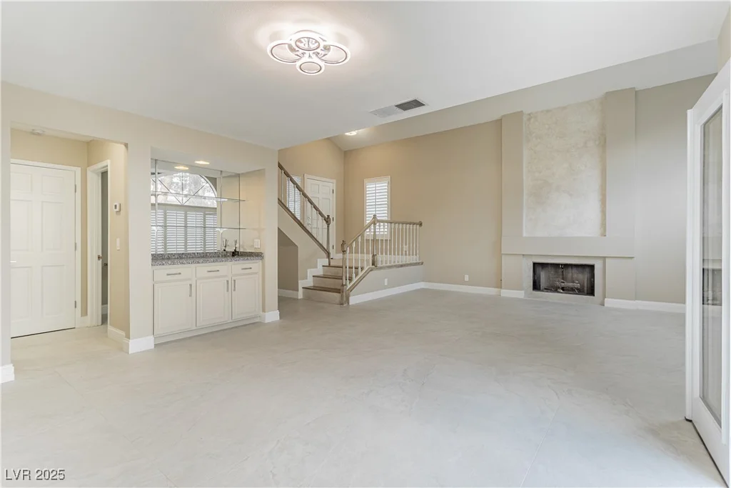9004 Crystal Glass, Las Vegas, NV 89117