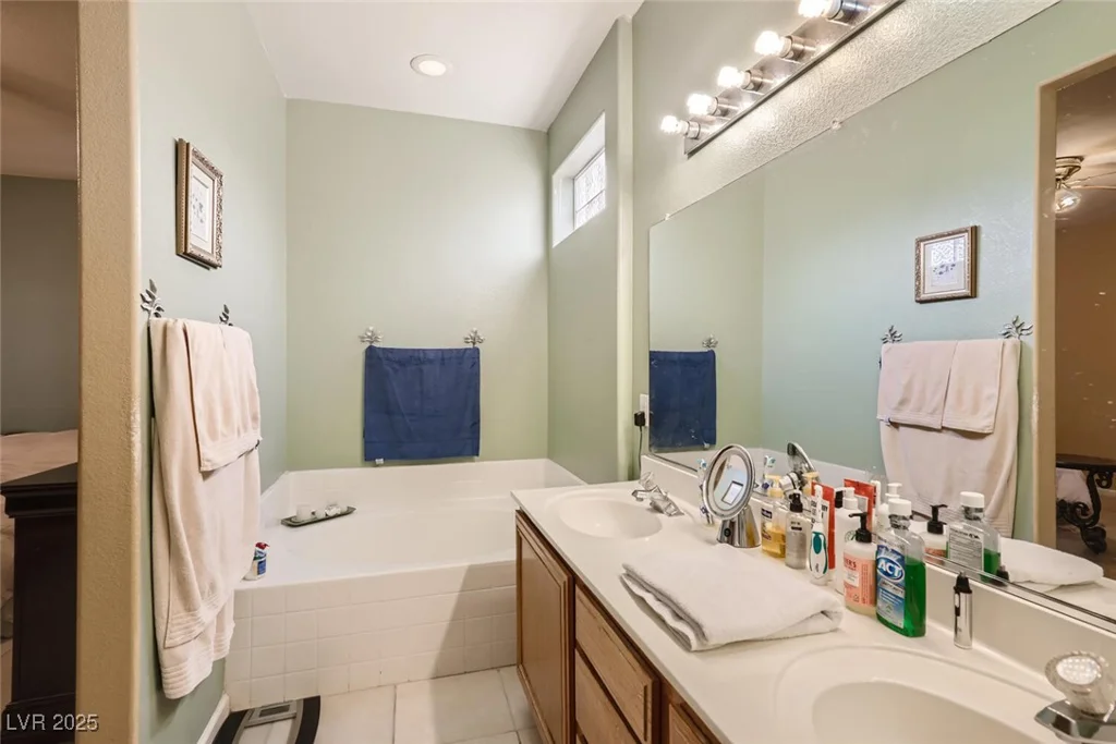 1375 Gran Vista, Henderson, NV 89012