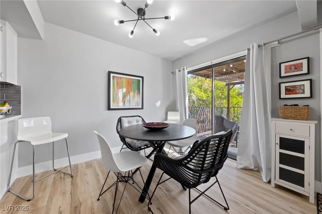 320 Shadybrook, Las Vegas, NV 89107