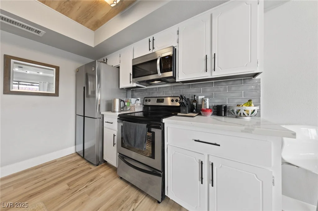 320 Shadybrook, Las Vegas, NV 89107