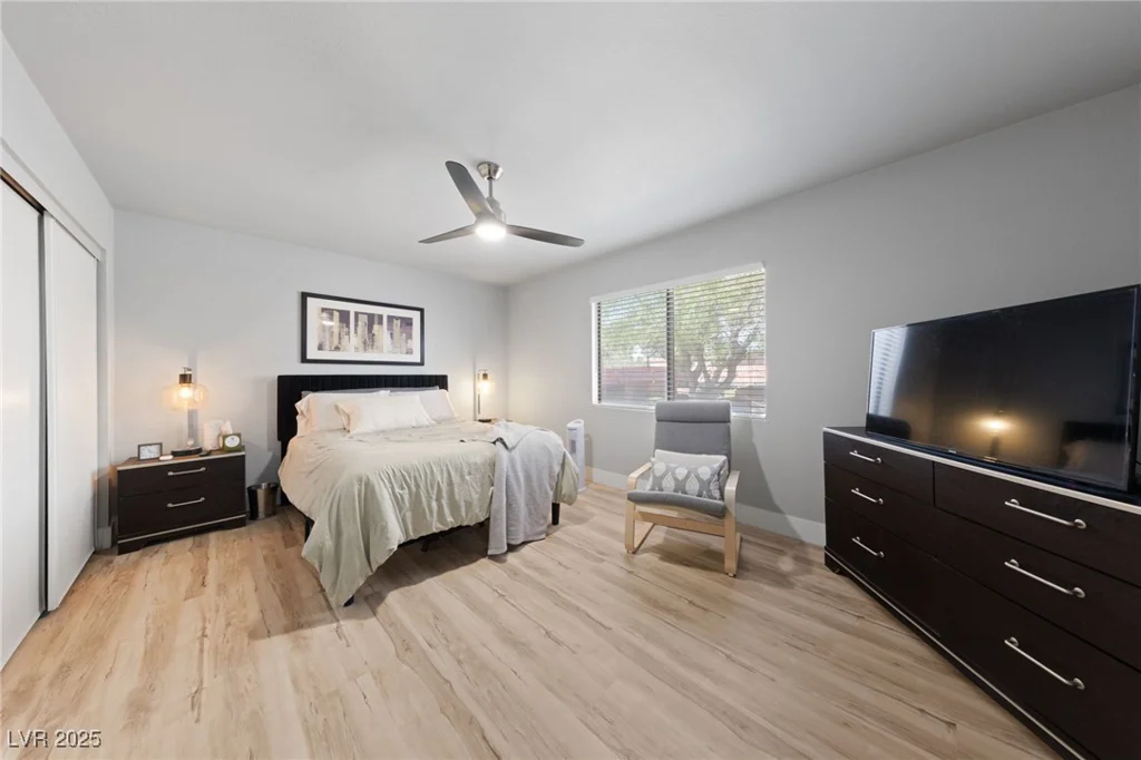 320 Shadybrook, Las Vegas, NV 89107