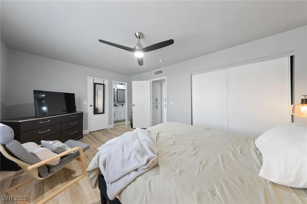 320 Shadybrook, Las Vegas, NV 89107