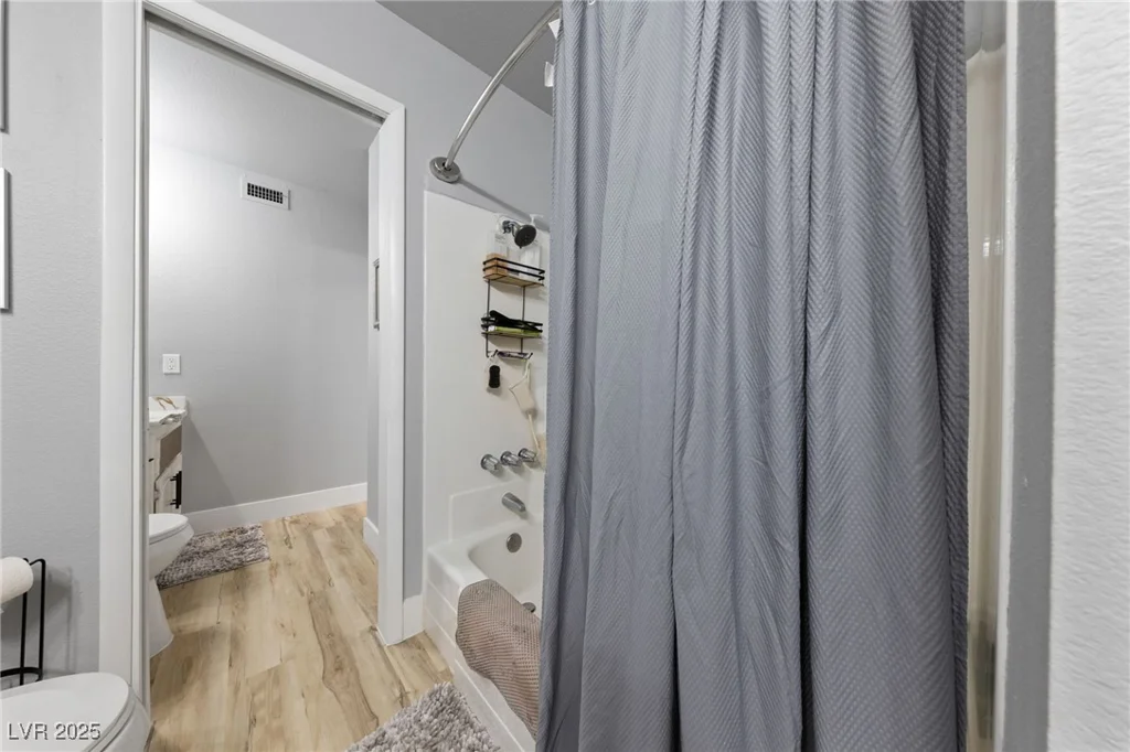 320 Shadybrook, Las Vegas, NV 89107