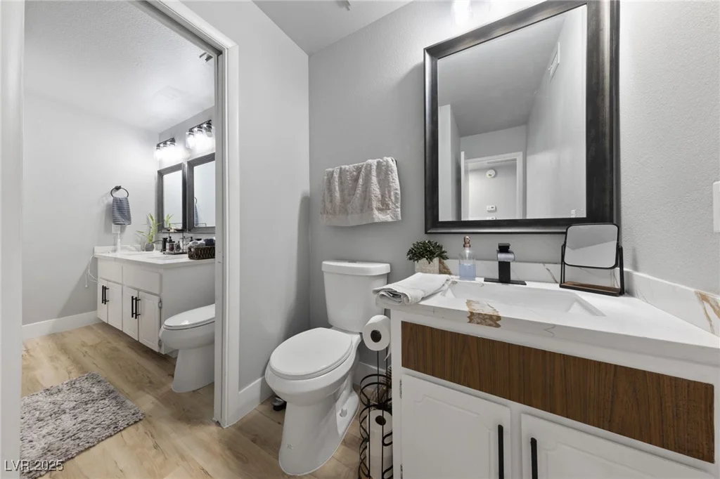 320 Shadybrook, Las Vegas, NV 89107