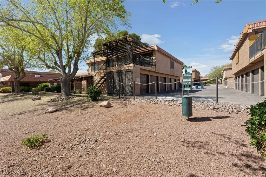 320 Shadybrook, Las Vegas, NV 89107