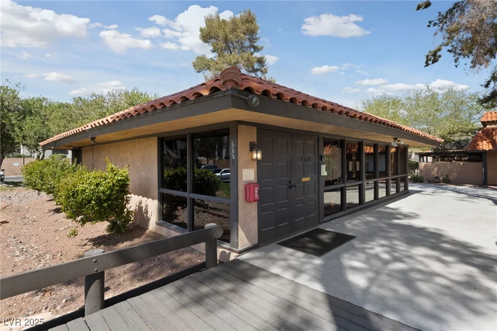 320 Shadybrook, Las Vegas, NV 89107