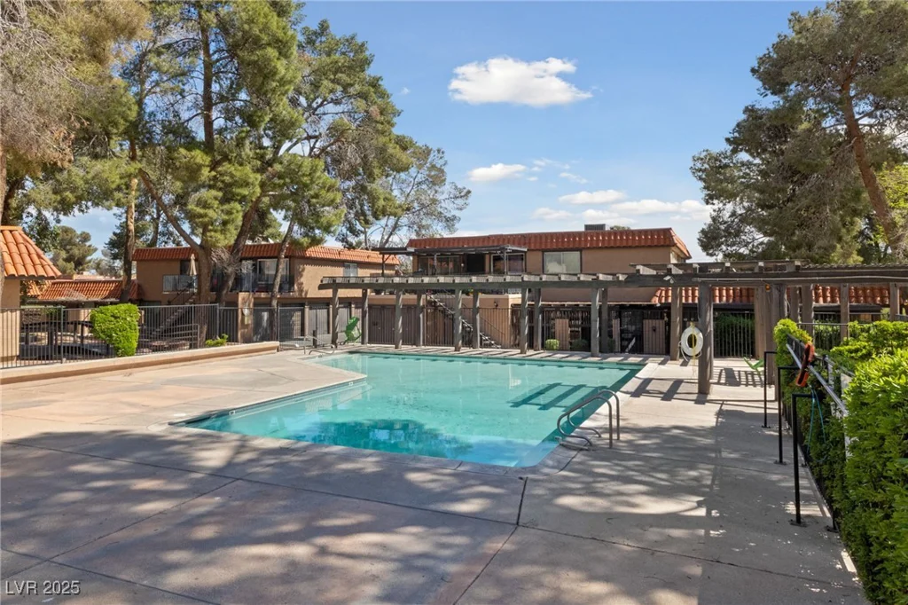 320 Shadybrook, Las Vegas, NV 89107