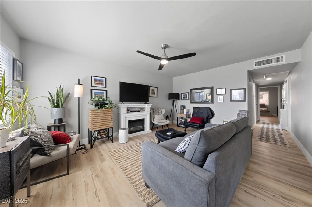 320 Shadybrook, Las Vegas, NV 89107