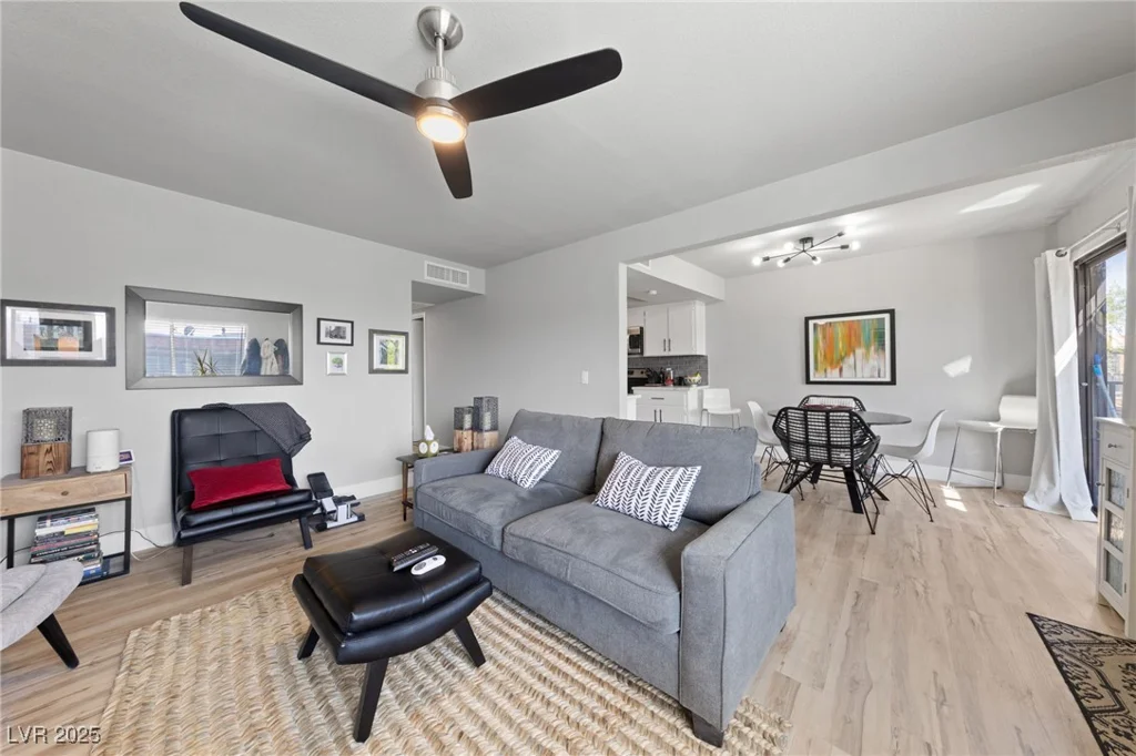 320 Shadybrook, Las Vegas, NV 89107
