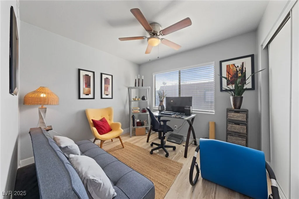 320 Shadybrook, Las Vegas, NV 89107