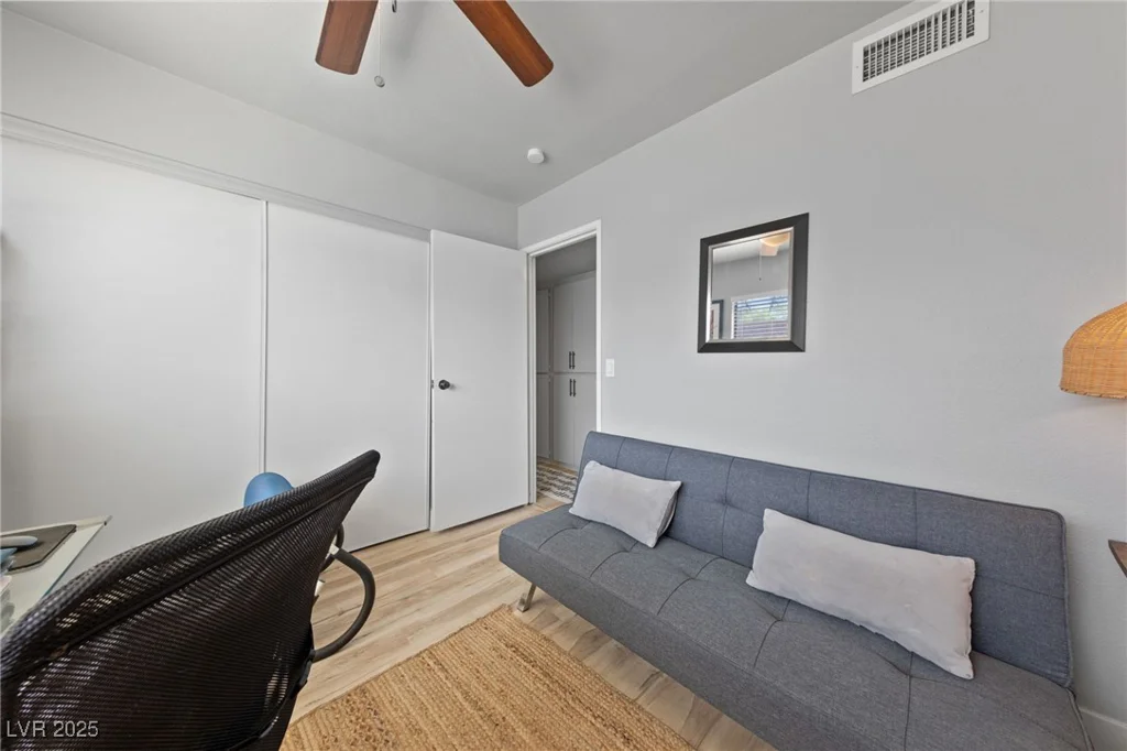 320 Shadybrook, Las Vegas, NV 89107