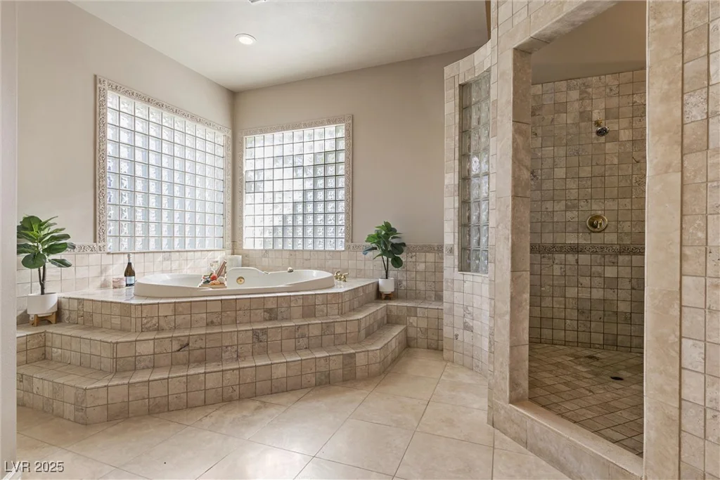 2101 Strada Mia, Las Vegas, NV 89117