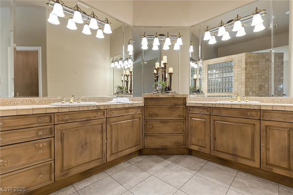 2101 Strada Mia, Las Vegas, NV 89117