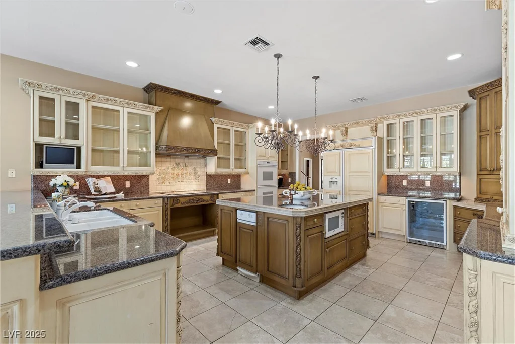 2101 Strada Mia, Las Vegas, NV 89117