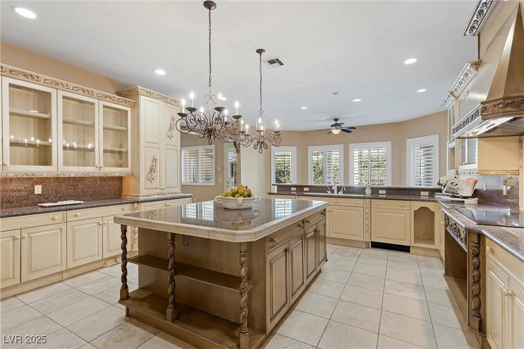 2101 Strada Mia, Las Vegas, NV 89117