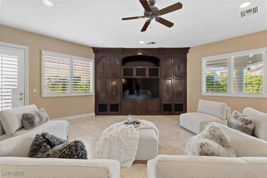 2101 Strada Mia, Las Vegas, NV 89117