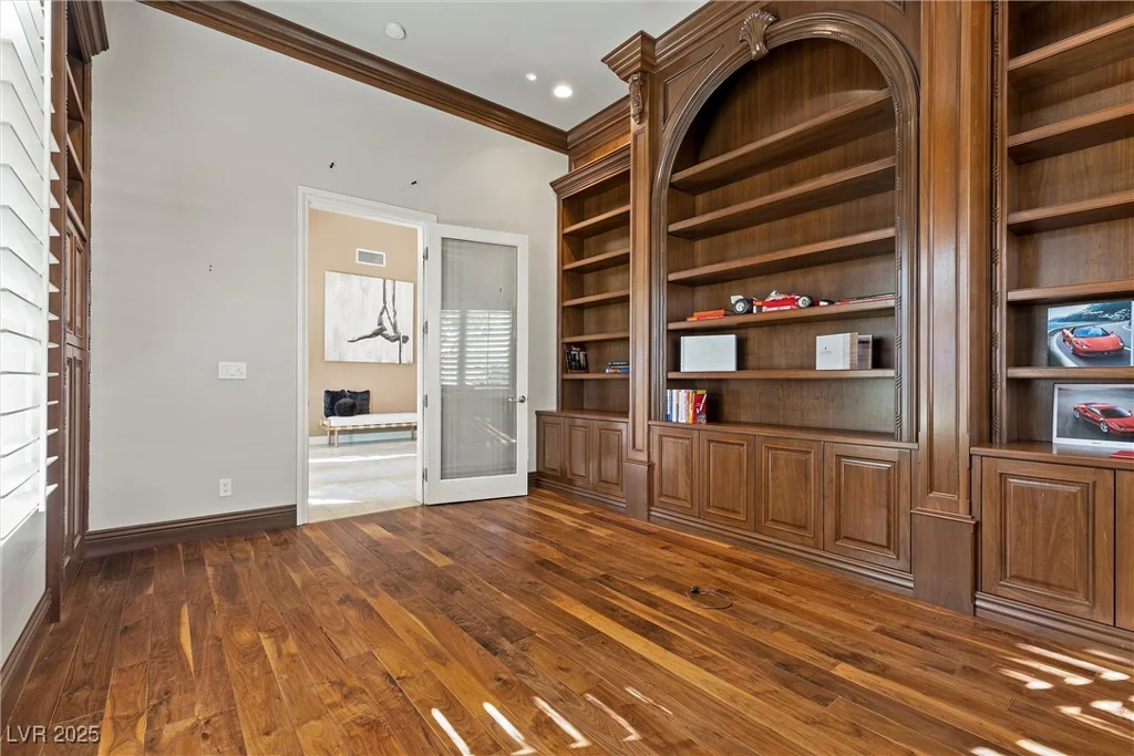 2101 Strada Mia, Las Vegas, NV 89117