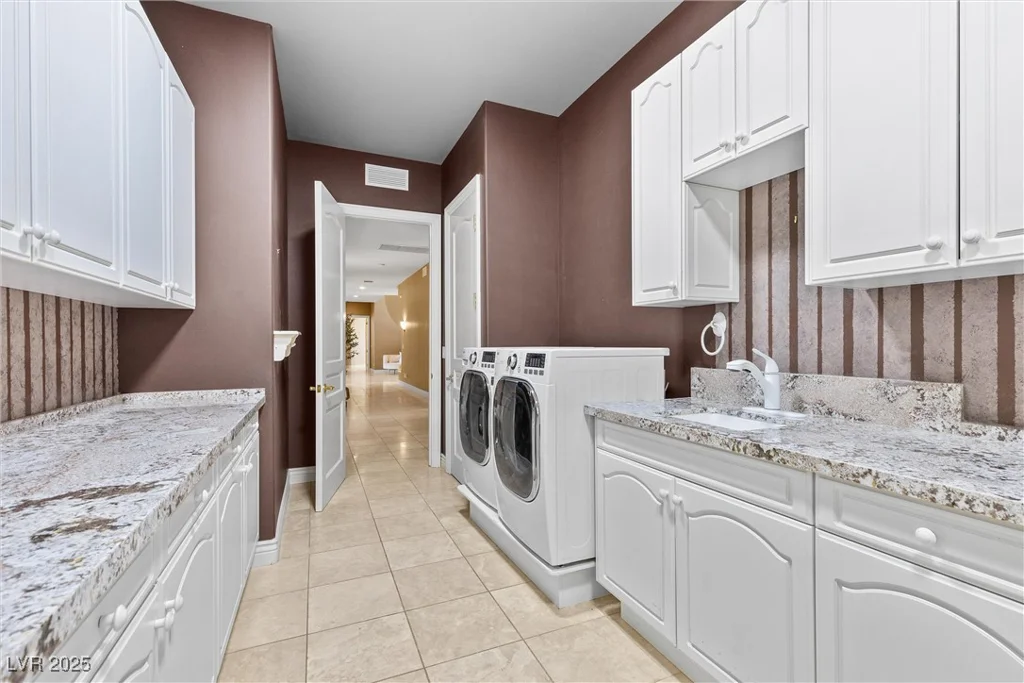 2101 Strada Mia, Las Vegas, NV 89117