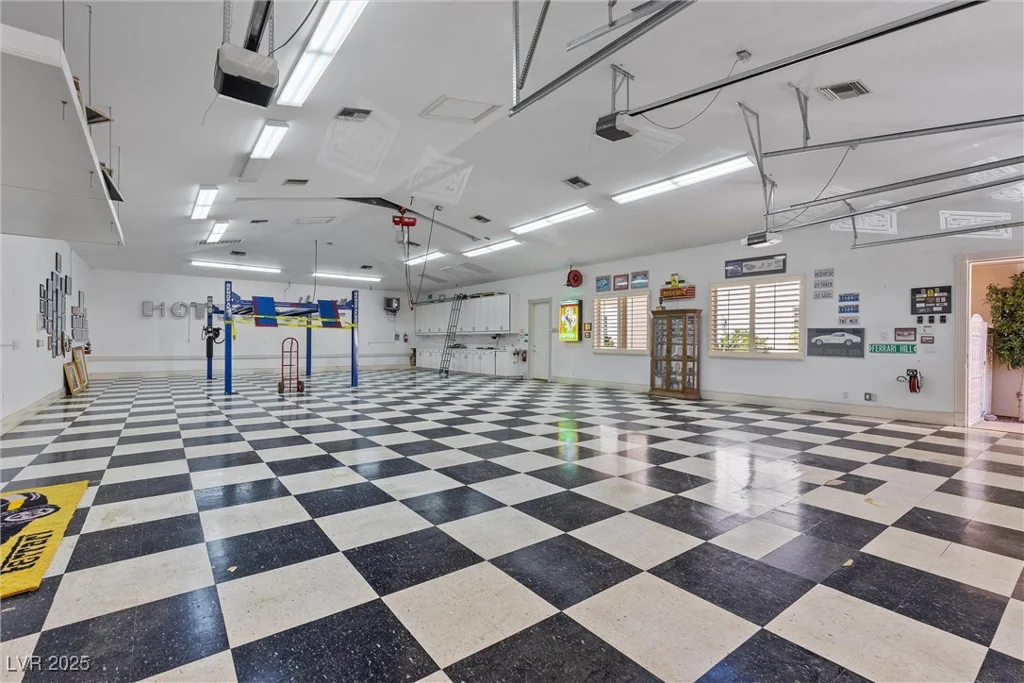 2101 Strada Mia, Las Vegas, NV 89117