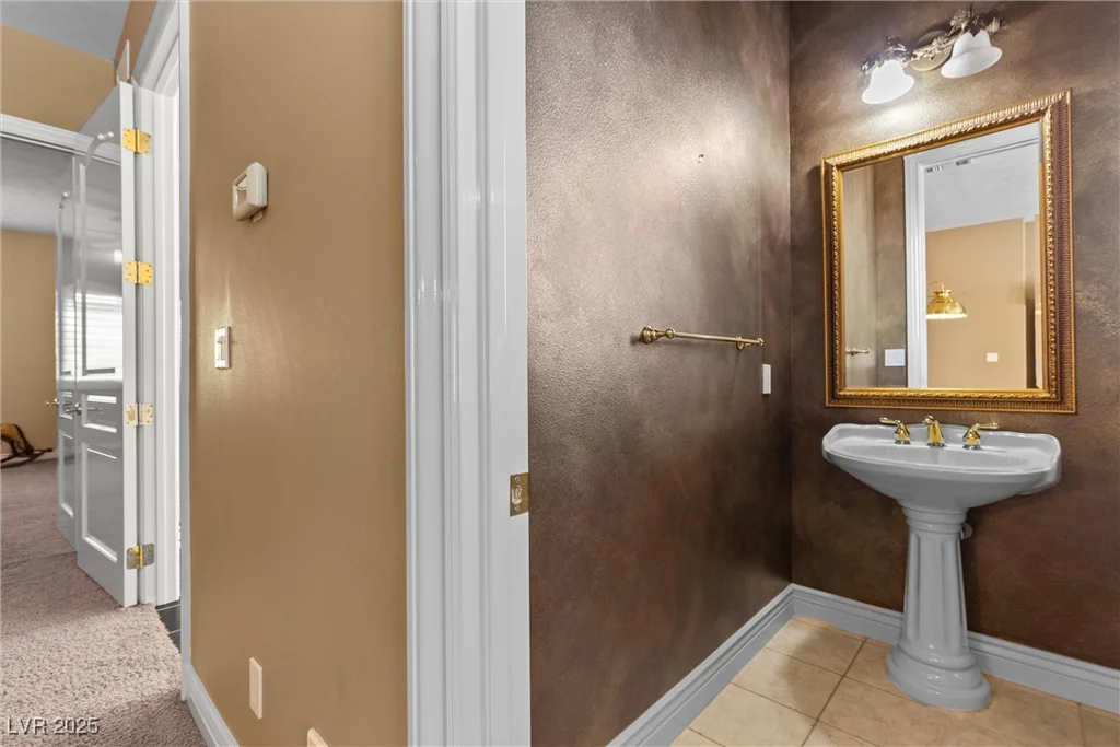 2101 Strada Mia, Las Vegas, NV 89117