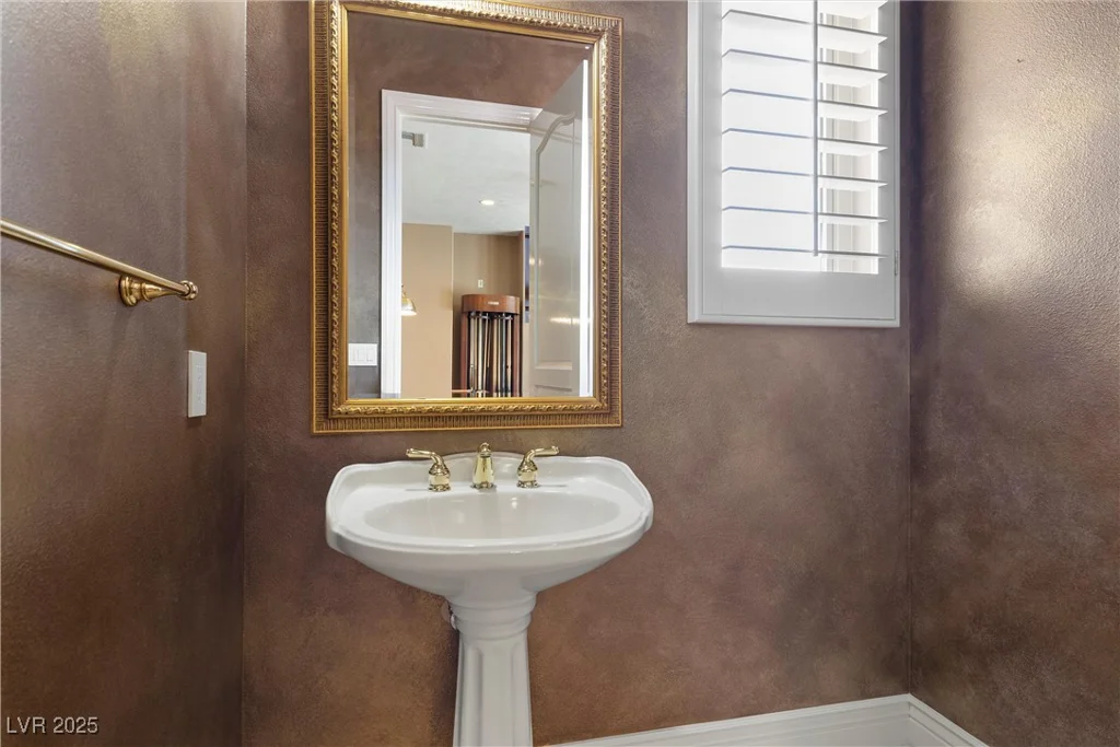 2101 Strada Mia, Las Vegas, NV 89117