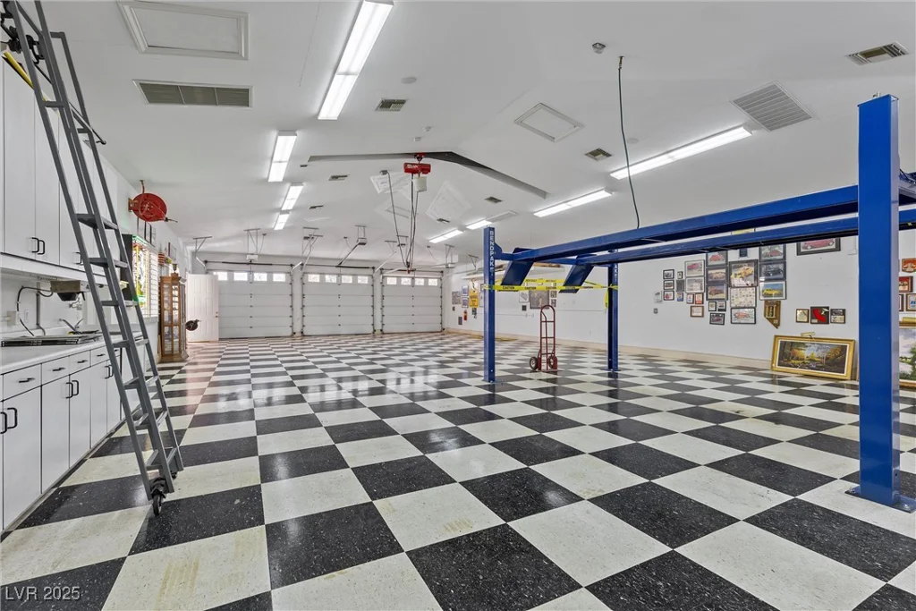 2101 Strada Mia, Las Vegas, NV 89117