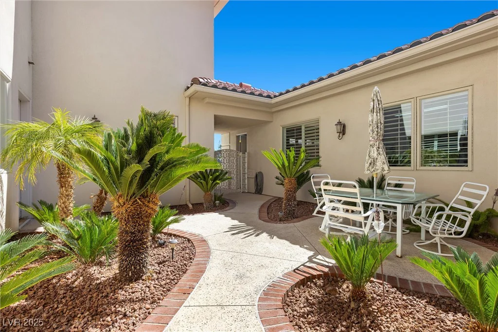 2101 Strada Mia, Las Vegas, NV 89117
