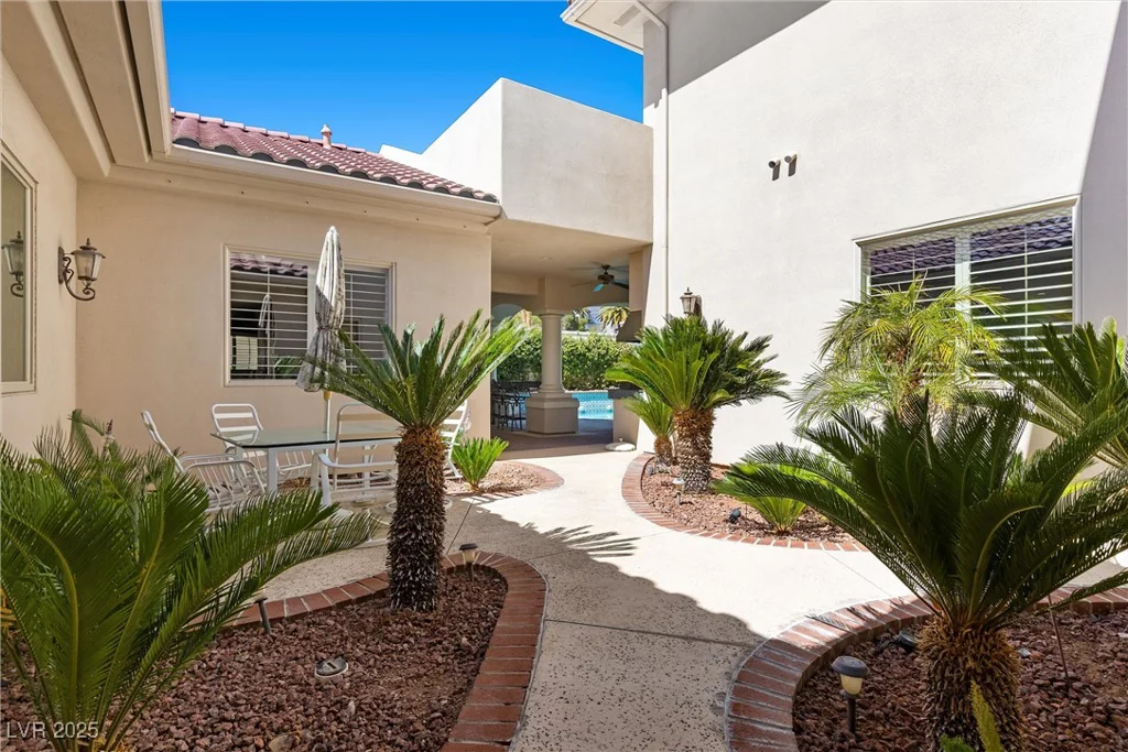 2101 Strada Mia, Las Vegas, NV 89117